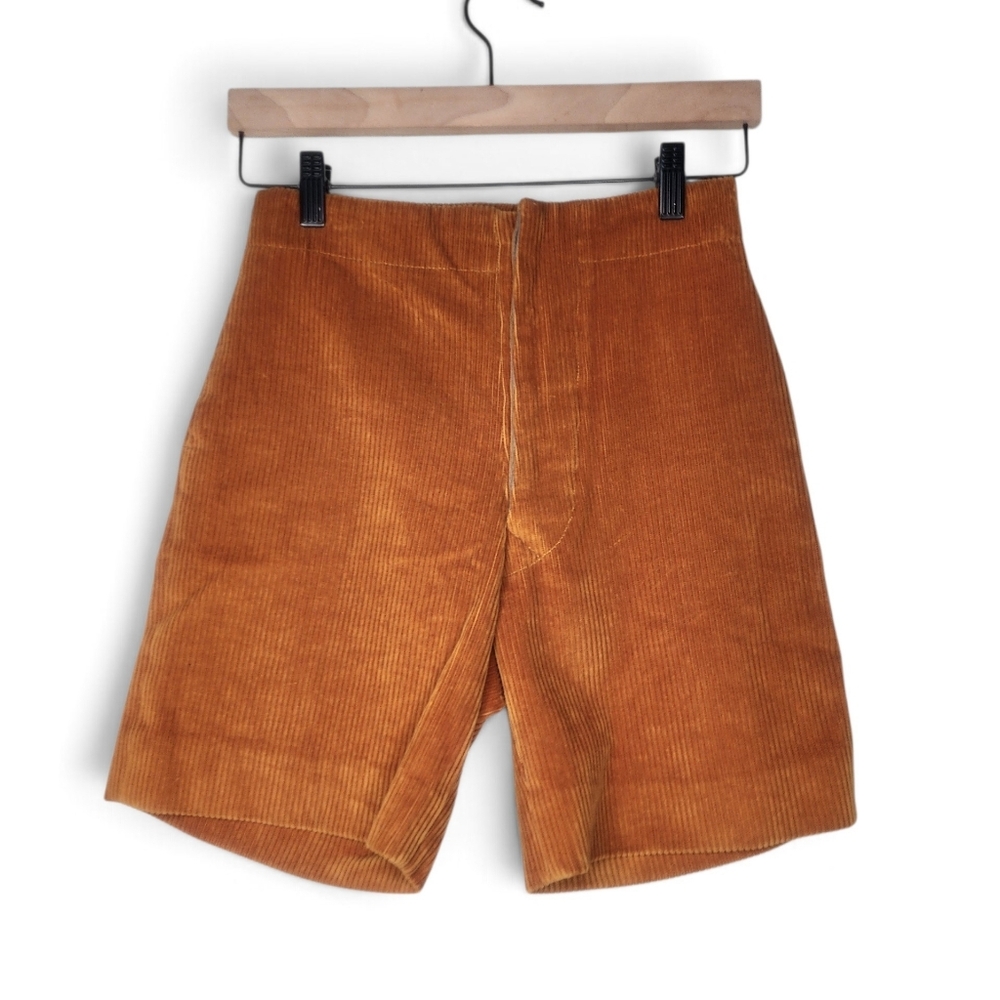 High Rise Wide Wale 70s Style Button Fly Corduroy Shorts in Burnt Orange Size XS